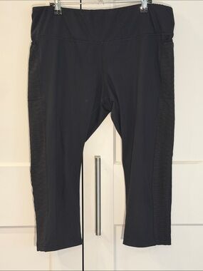 Brooks Black Capri Leggings with Ribbed Side Panels